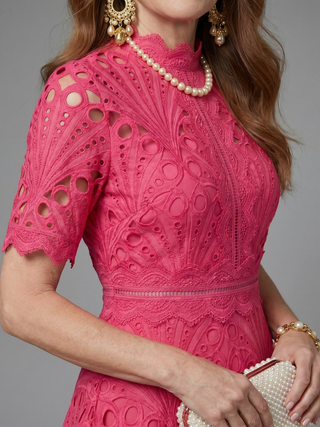 Guinevere | Robe Midi à Taille Ajustée avec Oeillets