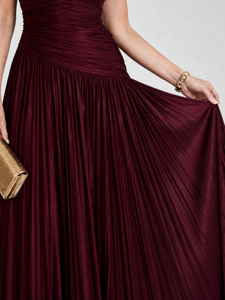 Lemar™ Robe mi-longue plissée sans manches à encolure en V