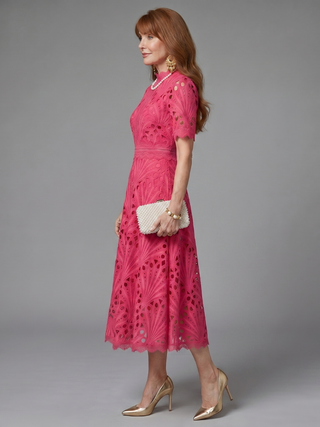 Guinevere | Robe Midi à Taille Ajustée avec Oeillets