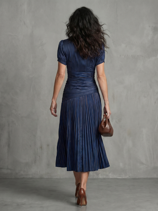 Meredith | Robe Midi à Rayures avec Taille Plissée