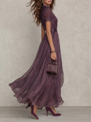 Flavia | Robe longue violette avec décolleté en clé