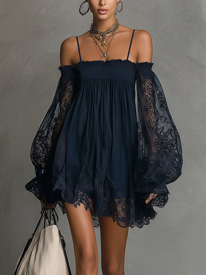 Noemi | Robe courte en mousseline bleu marine à encolure bardot, bordure en dentelle et manches transparentes