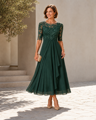 Rose – La Robe Midi en Dentelle Flatteuse